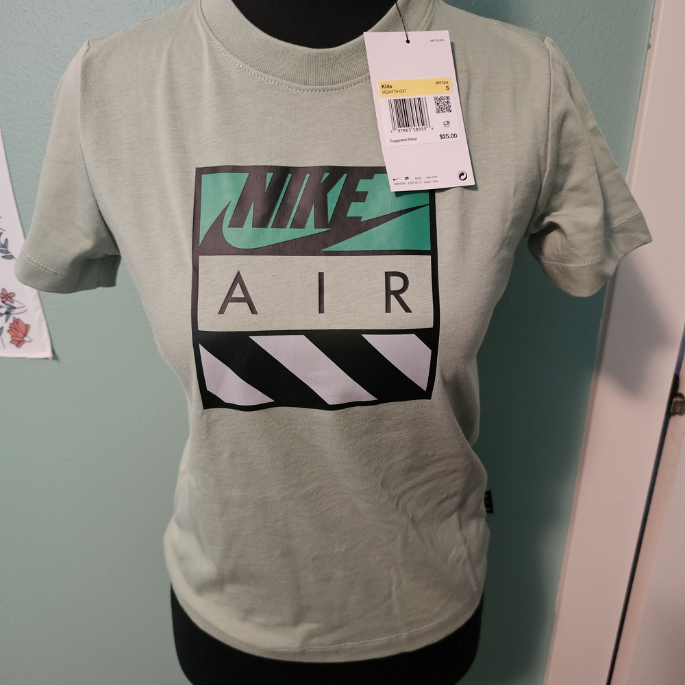 Nike Air Graphic T-Shirt in Light Green